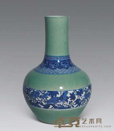 清 豆青釉青花天球瓶 高30.7cm